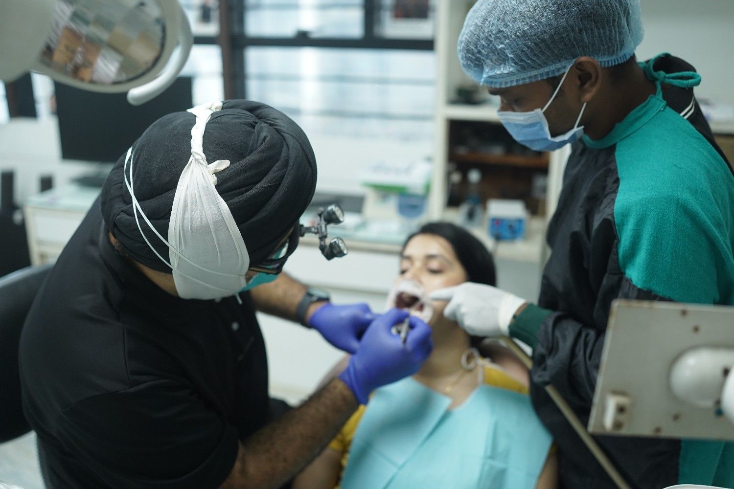 Dr. Prabhjeet Singh Sethi performing root canal treatment in Kolkata